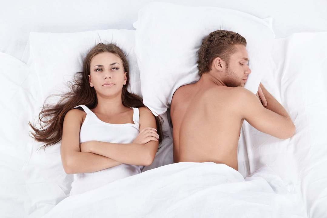 After age 40, men begin to lose sexual desire, affecting their sex life. 
